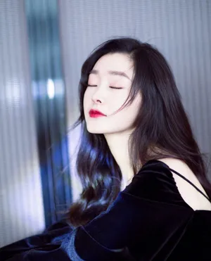 宋轶黑白搭配性感写真图片_7