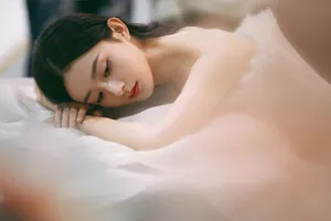 赵丽颖优雅身姿仙气性感写真_3