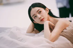赵丽颖优雅身姿仙气性感写真_4