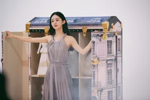 赵丽颖优雅身姿仙气性感写真_7