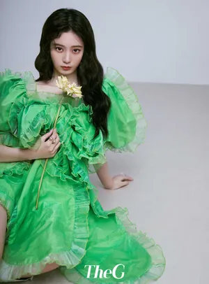 徐艺洋最新时尚杂志写真图片_3
