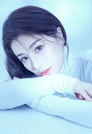 葛天气质清冷双眸性感写真图片