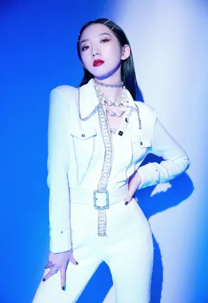 孟美岐青果妆造型酷飒写真图片_2