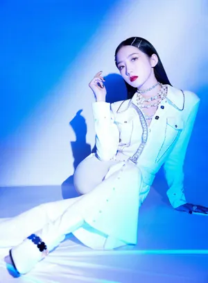 孟美岐青果妆造型酷飒写真图片_3