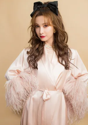 吴昕复古宫廷风写真图片_8