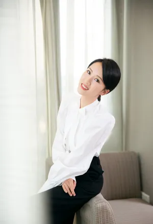 李念黑白搭配性感写真图片第1张