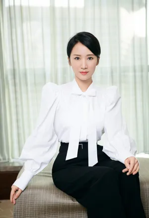 李念黑白搭配性感写真图片_4