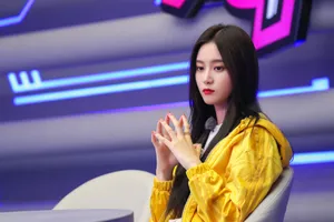 徐艺洋萌黄色甜美俏皮图片_4
