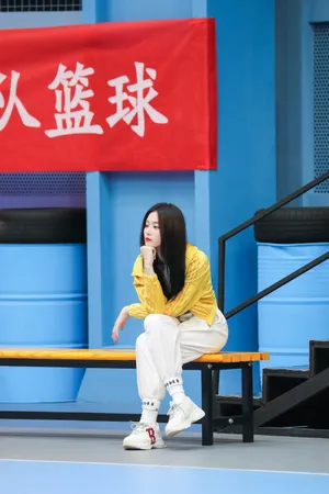 徐艺洋萌黄色甜美俏皮图片_7