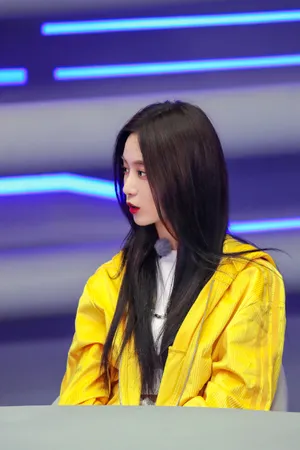 徐艺洋萌黄色甜美俏皮图片_8