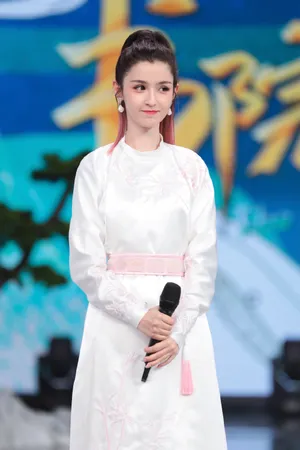 哈妮克孜古装俏皮综艺剧照图片_5