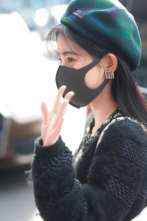 鞠婧祎小香风外套亲切温柔写真图片