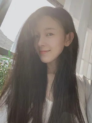 陈瑶素颜早起自拍照图片_1