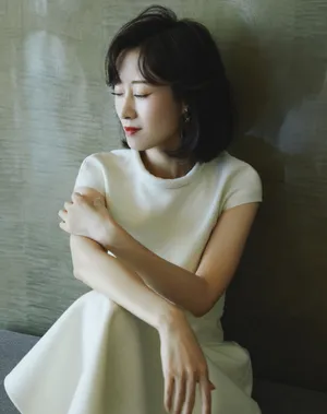 刘敏涛白裙性感温婉写真图片_4