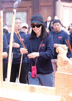 宋茜《风起洛阳》剧照开机照图片_3