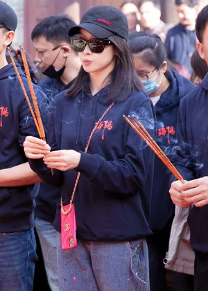宋茜《风起洛阳》剧照开机照图片_5