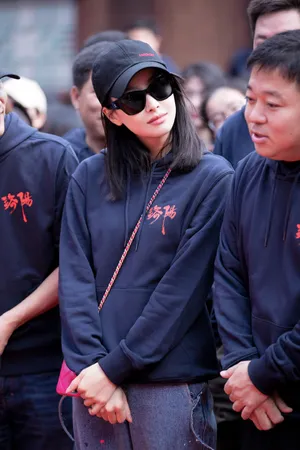 宋茜《风起洛阳》剧照开机照图片_7
