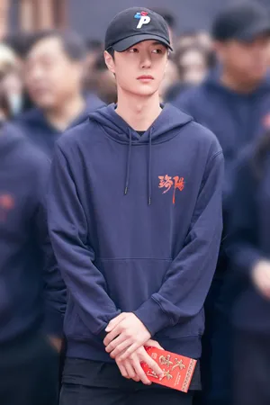 王一博《风起洛阳》剧组开机照图片_2