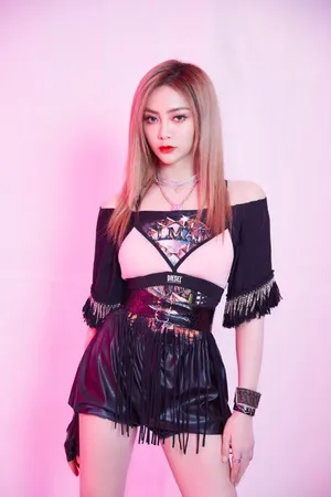 THE9谢可寅酷飒性感写真图片