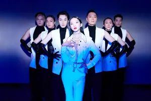 孟美岐另类时尚性感舞台照图片_5