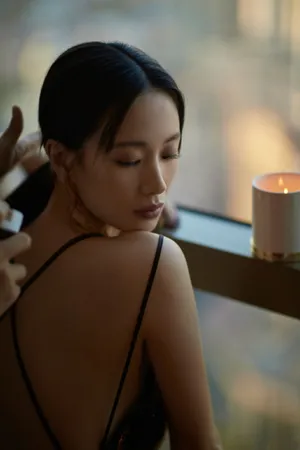 李梦露背连衣裙性感写真图片_2