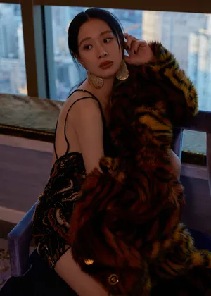 李梦露背连衣裙性感写真图片_4