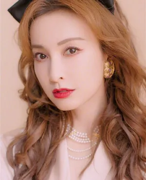 吴昕粉色睡衣慵懒迷人写真图片