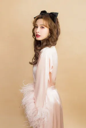 吴昕粉色睡衣慵懒迷人写真图片_4