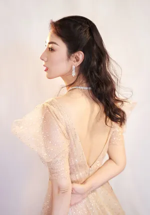 黄奕裸色闪片长裙美艳动人写真图片_2