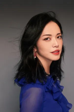 姚晨紫色透视长裙性感写真