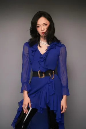 姚晨紫色透视长裙性感写真_4