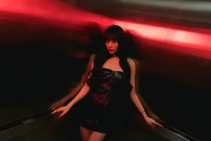 THE9孔雪儿抹胸皮裙酷飒火辣性感写真