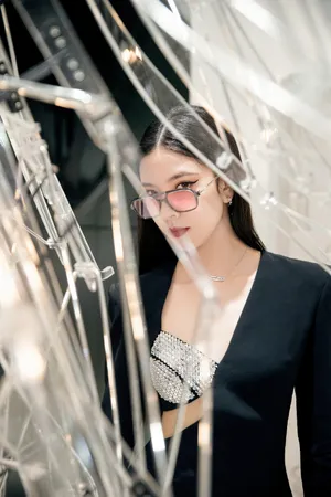 宋妍霏斜肩礼裙性感写真图片_2