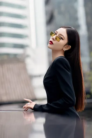 宋妍霏斜肩礼裙性感写真图片_13