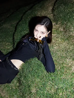 宋妍霏小蛮腰性感酷飒写真图片_7