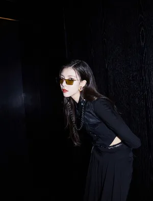 宋妍霏小蛮腰性感酷飒写真图片_9