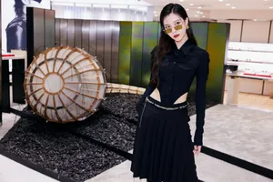 宋妍霏小蛮腰性感酷飒写真图片_13