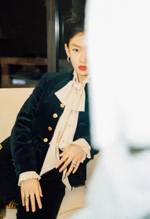 周依然飒酷西装盐系写真图片_2