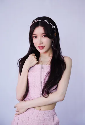 戴燕妮露脐装甜美写真图片_3