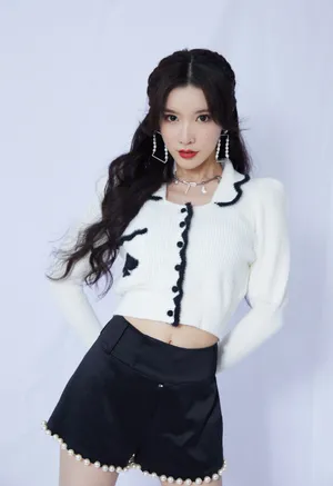 戴燕妮性感靓丽写真图片
