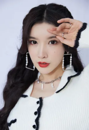 戴燕妮性感靓丽写真图片_3
