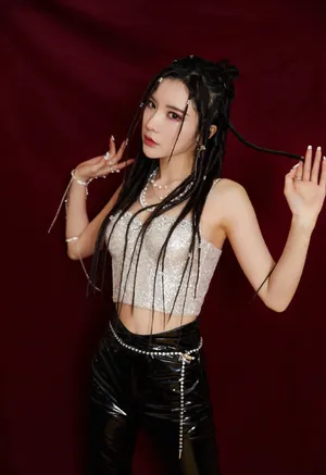 戴燕妮脏辫皮裤性感写真图片_4