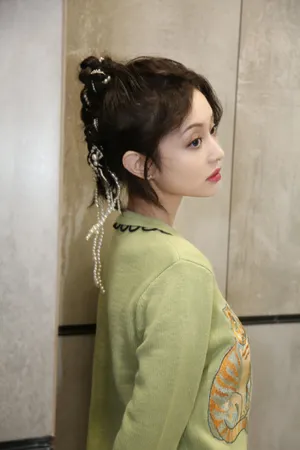 盖玥希绿色套装优雅写真图片