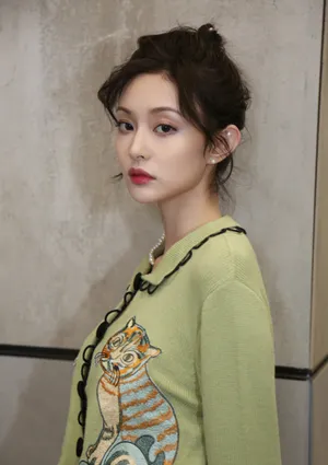 盖玥希绿色套装优雅写真图片_2