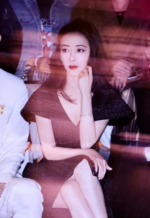 陈紫函黑色星光斗篷裙写真图片_8