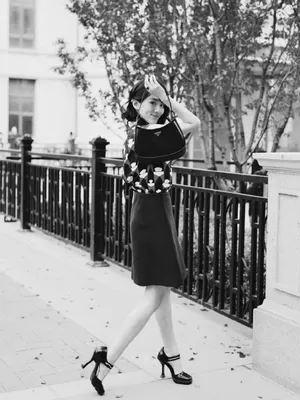 陈昊宇优雅知性黑白写真图片_3