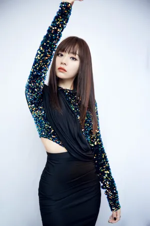 张靓颖亮片衫性感写真图片_5