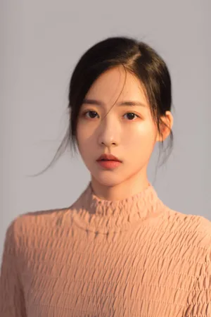 SNH48孙芮粉色毛衣简约甜美写真图片_4