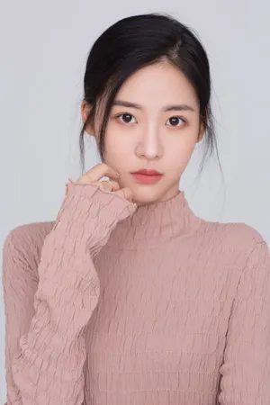 SNH48孙芮粉色毛衣简约甜美写真图片_5