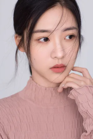 SNH48孙芮粉色毛衣简约甜美写真图片_9